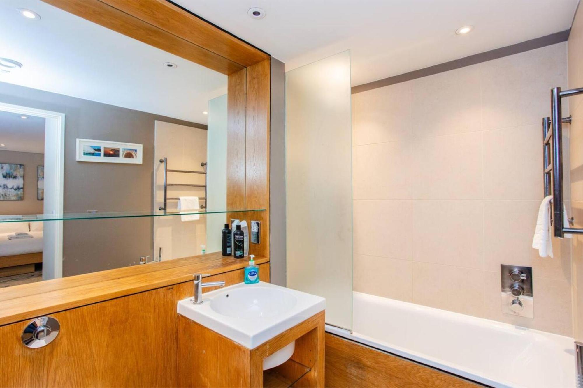 Modern 3 Bedroom Apartment In Paddington London Exterior photo